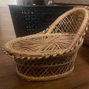 Vintage Woven Rattan Chaise Plant Stand 🪴